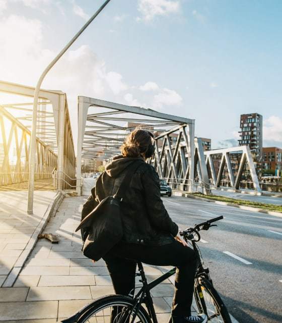 Mann auf Fahrrad in Hamburg